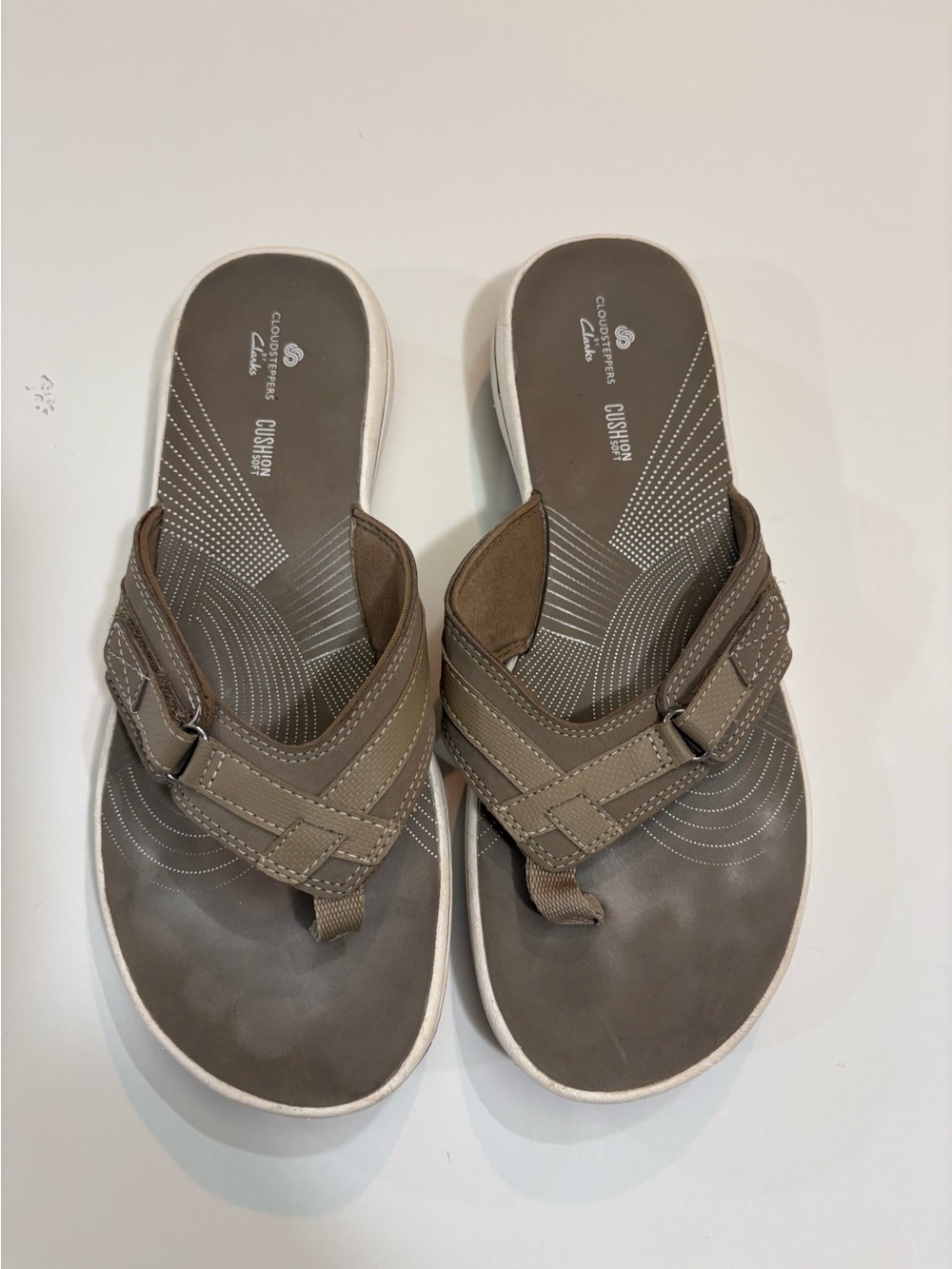Clarks Women's Brown Taupe Cross-Strap Cushion Flip Sandals